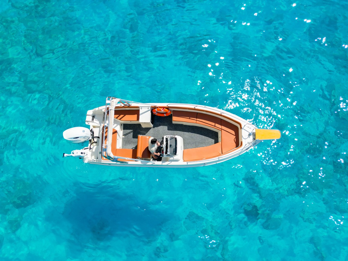 Second view of Lily 24 shown on the dedicated fleet page